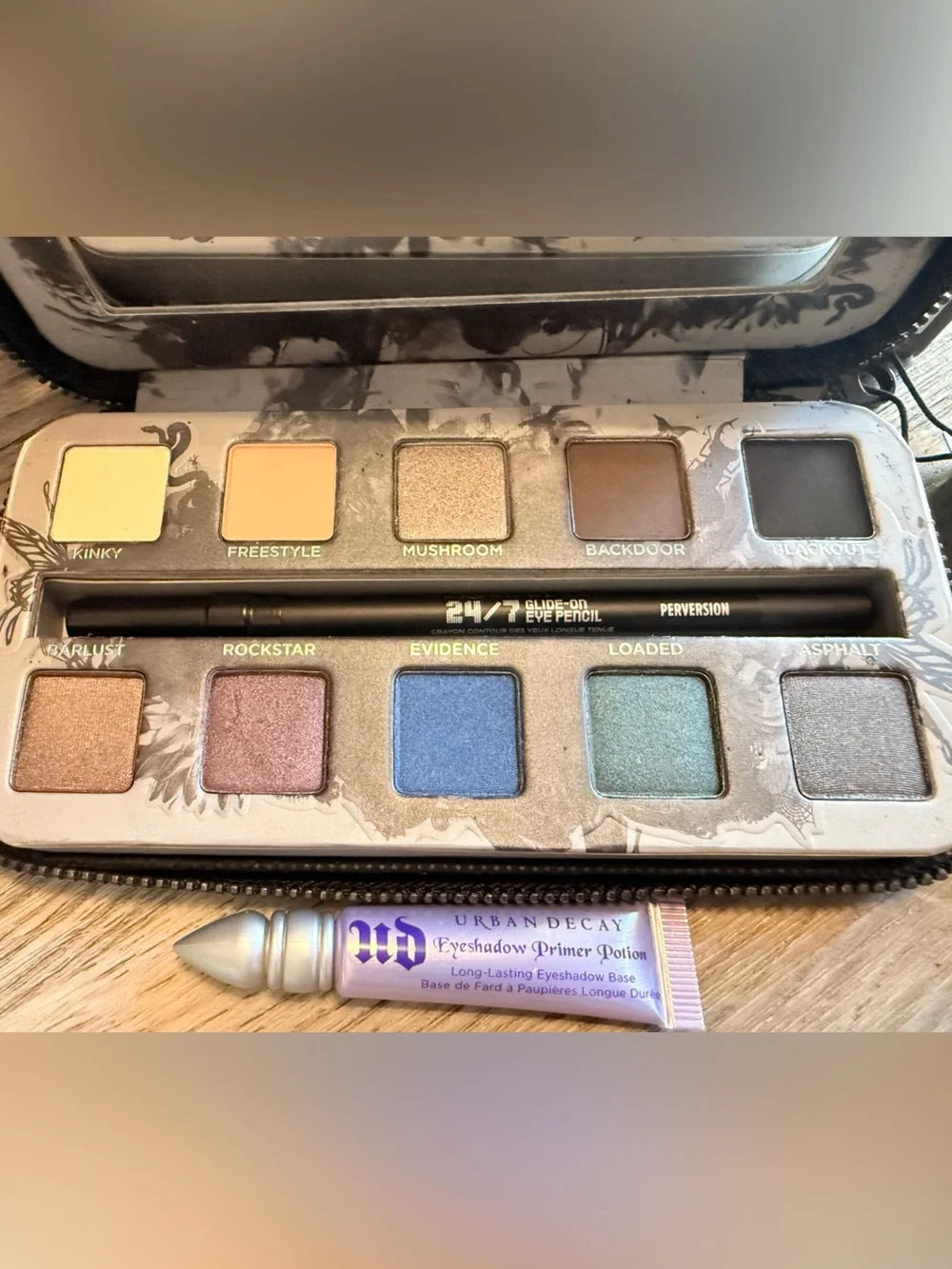 Urban Decay Smoked Eyeshadow Palette Set w/FULL SIZE Eyeliner & Primer Potion